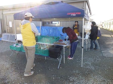 郡山市の仮設住宅での直売