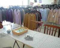 写真2 テーブルとイス