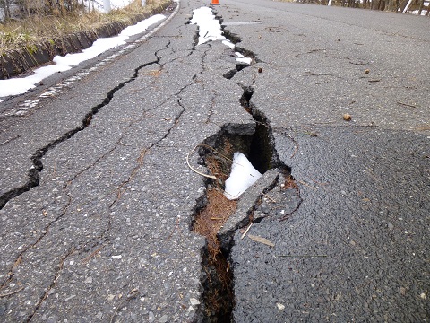 ひび割れた道路